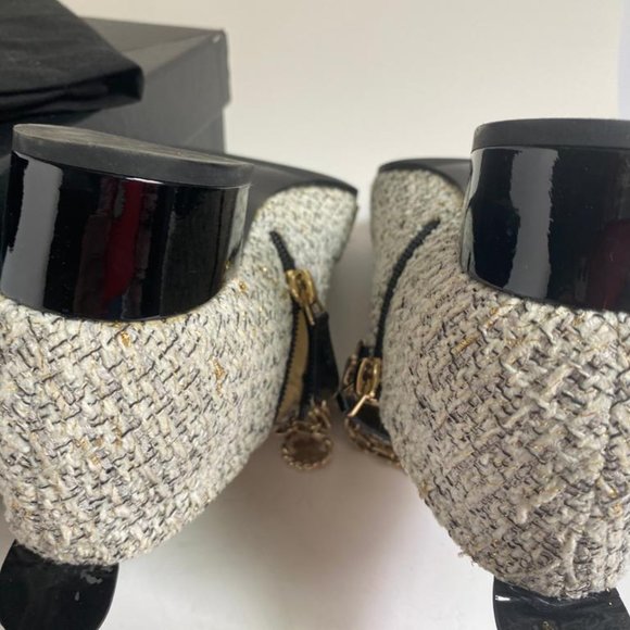 CHANEL TWEED ANKLE BOOTS WITH LOGO CHARMS - Picture 12 of 16